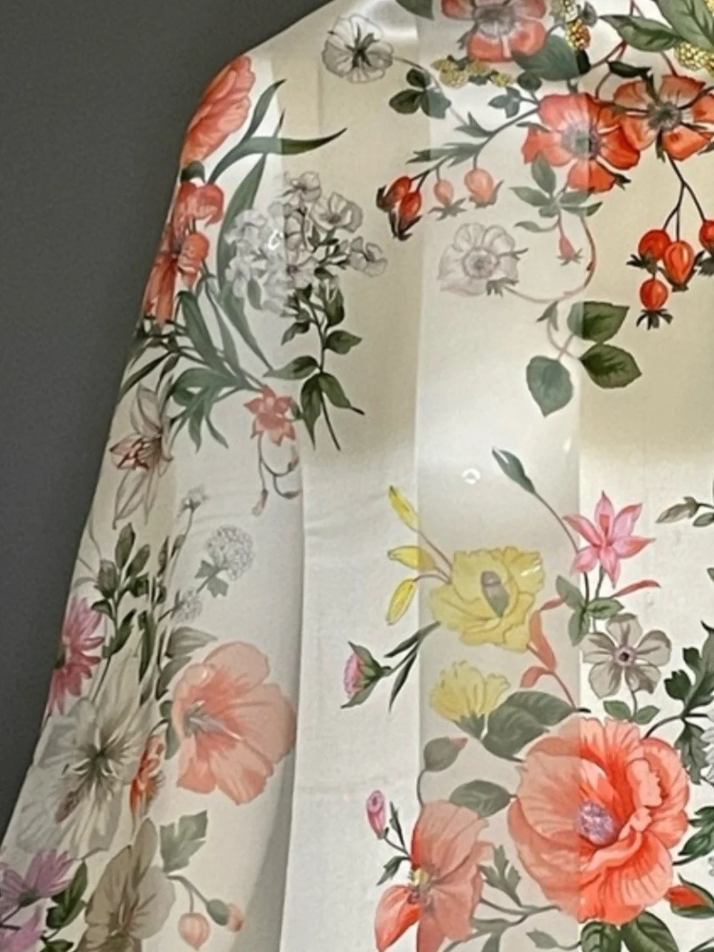 Valentino Garavani Silk Floral Scarf 34 Inches Sq EUC - Picture 6 of 10